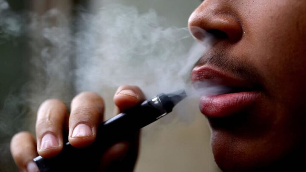 UK bans disposable vapes