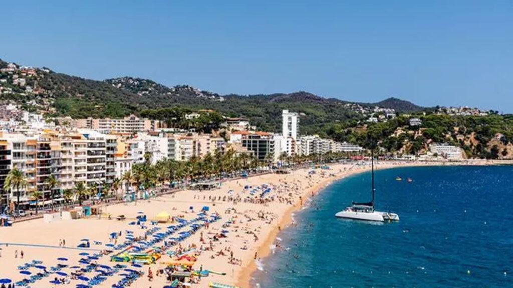 Spain to Ban Smoking & Vaping on Beaches and Terraces Spain Smoking Ban, Vaping Rules Spain