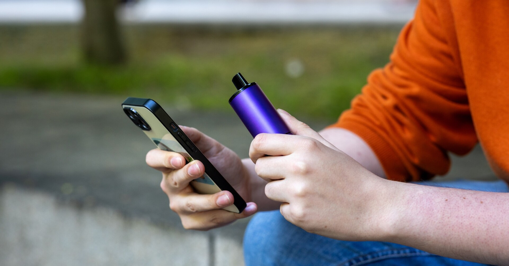 1.1M UK Non-Smokers Now Vape as Smoking Hits Record Low UK vaping statistics, non-smokers vaping ONS